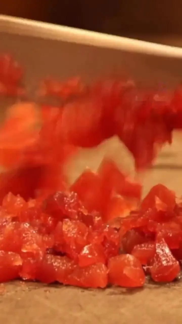 Fresh tuna being minced for negitoro at Totoya